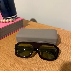 Vehla Kaia Sunglasses
Color: Malbec/ Khaki
Gently Used Retail $250